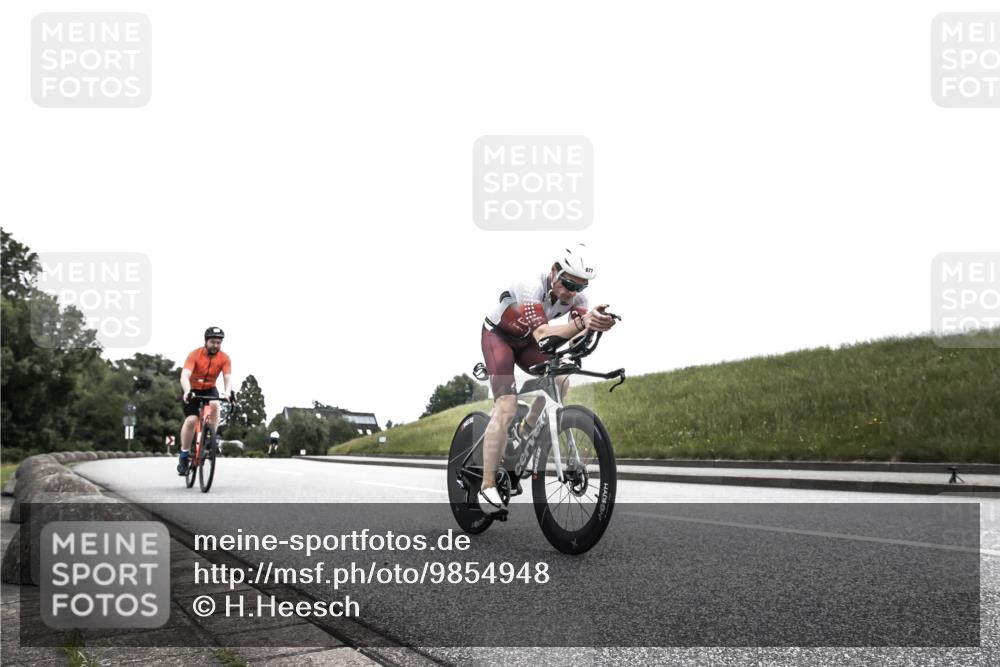 21.06.2026 - 29. Vierlanden-Triathlon H.Heesch http://msf.ph/oto/9854948 21.06.2026 12:07:48 Radfahren 748, 816, 871, 977 meine-sportfotos.de