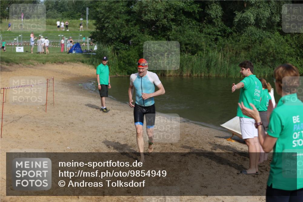 21.06.2026 - 29. Vierlanden-Triathlon Andreas Tolksdorf http://msf.ph/oto/9854949 21.06.2026 08:50:18 Schwimmen 25, 115, 156 meine-sportfotos.de