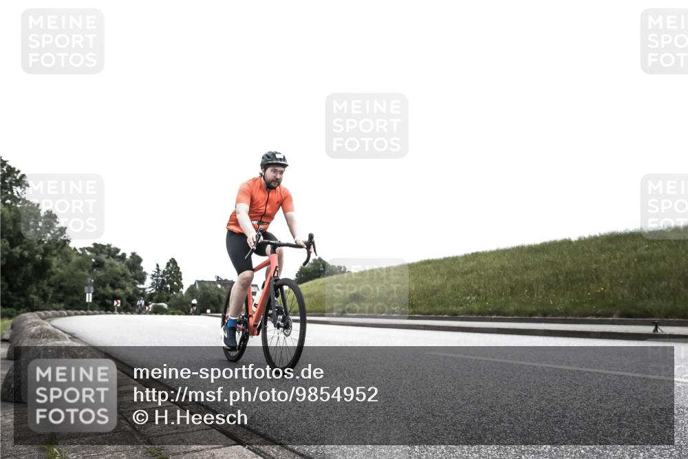 21.06.2026 - 29. Vierlanden-Triathlon H.Heesch http://msf.ph/oto/9854952 21.06.2026 12:07:48 Radfahren 748, 816, 871, 977 meine-sportfotos.de