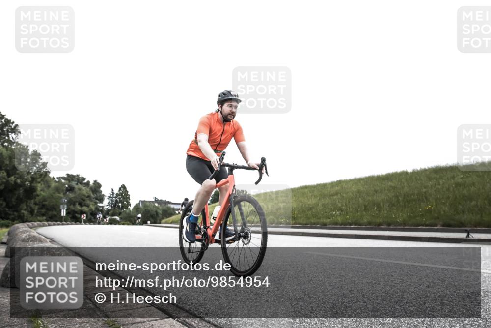 21.06.2026 - 29. Vierlanden-Triathlon H.Heesch http://msf.ph/oto/9854954 21.06.2026 12:07:48 Radfahren 748, 816, 871, 977 meine-sportfotos.de