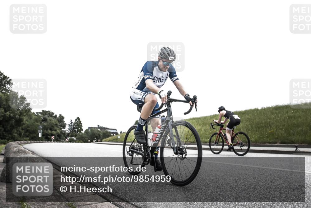21.06.2026 - 29. Vierlanden-Triathlon H.Heesch http://msf.ph/oto/9854959 21.06.2026 12:07:55 Radfahren 691, 728, 899 meine-sportfotos.de