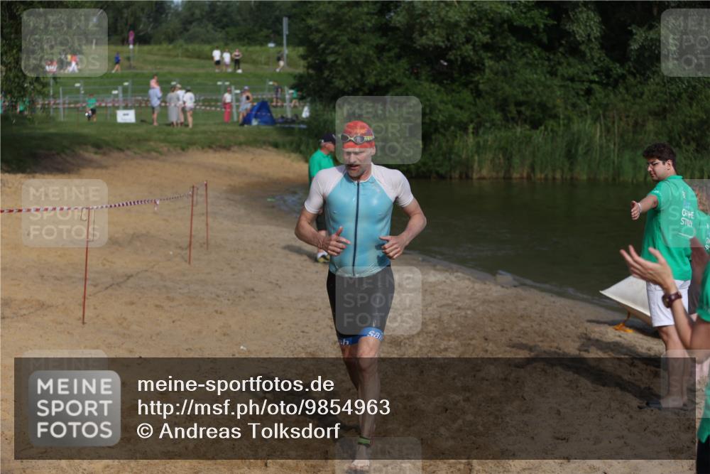21.06.2026 - 29. Vierlanden-Triathlon Andreas Tolksdorf http://msf.ph/oto/9854963 21.06.2026 08:50:19 Schwimmen 25, 115, 156 meine-sportfotos.de