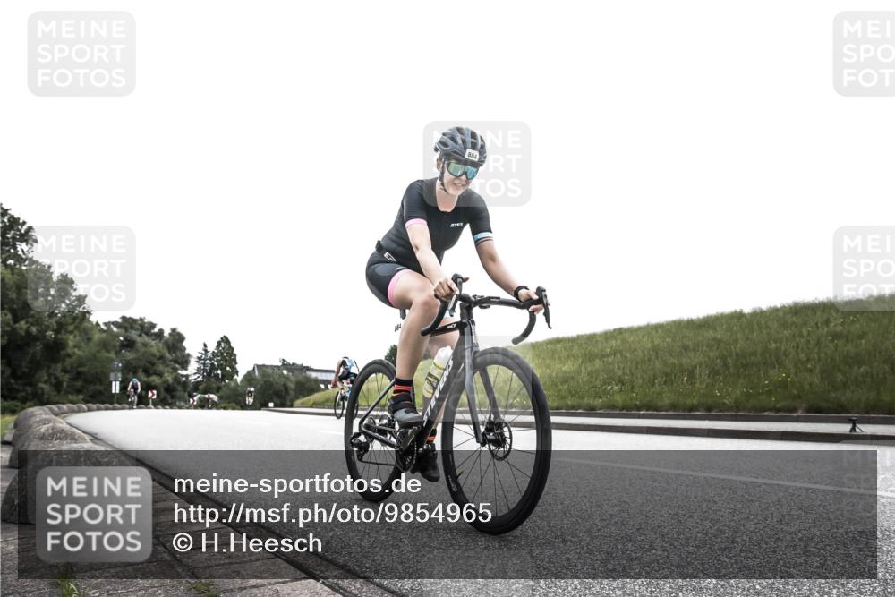 21.06.2026 - 29. Vierlanden-Triathlon H.Heesch http://msf.ph/oto/9854965 21.06.2026 12:08:04 Radfahren 674, 682, 884, 895, 907, 922, 945, 960 meine-sportfotos.de