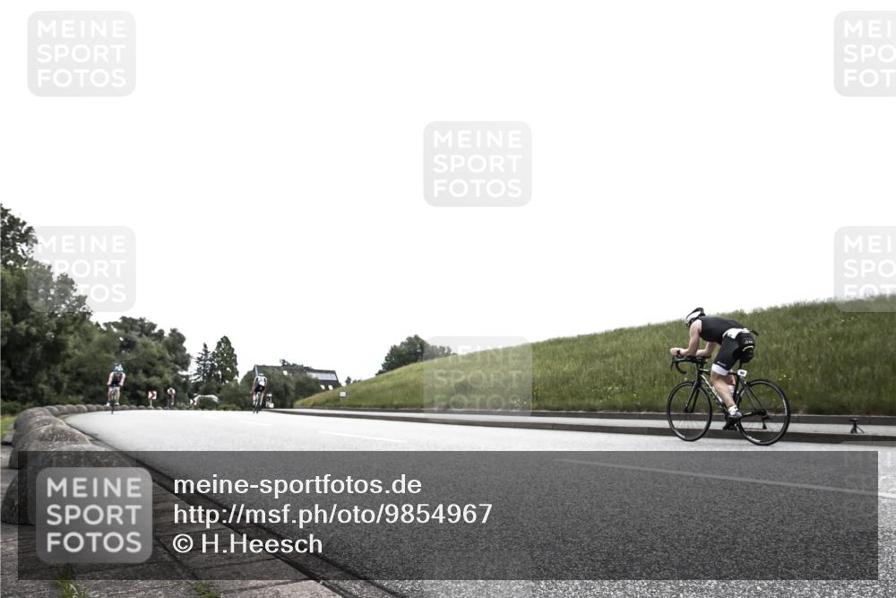 21.06.2026 - 29. Vierlanden-Triathlon H.Heesch http://msf.ph/oto/9854967 21.06.2026 12:08:06 Radfahren 884, 895, 907, 922, 945, 960, 981 meine-sportfotos.de