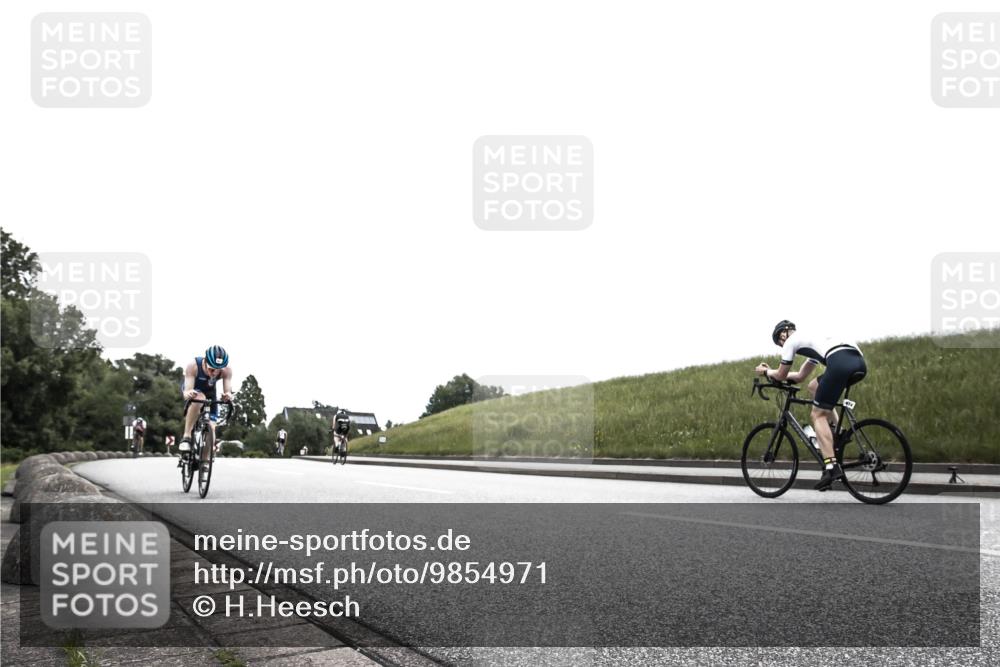 21.06.2026 - 29. Vierlanden-Triathlon H.Heesch http://msf.ph/oto/9854971 21.06.2026 12:08:07 Radfahren 884, 907, 981 meine-sportfotos.de