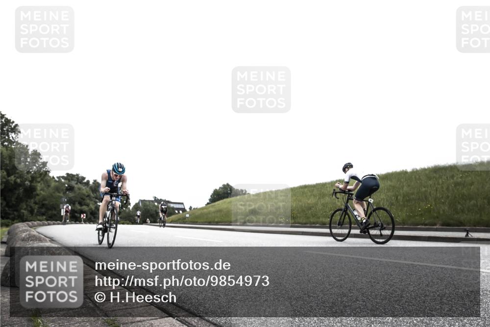 21.06.2026 - 29. Vierlanden-Triathlon H.Heesch http://msf.ph/oto/9854973 21.06.2026 12:08:07 Radfahren 884, 907, 981 meine-sportfotos.de