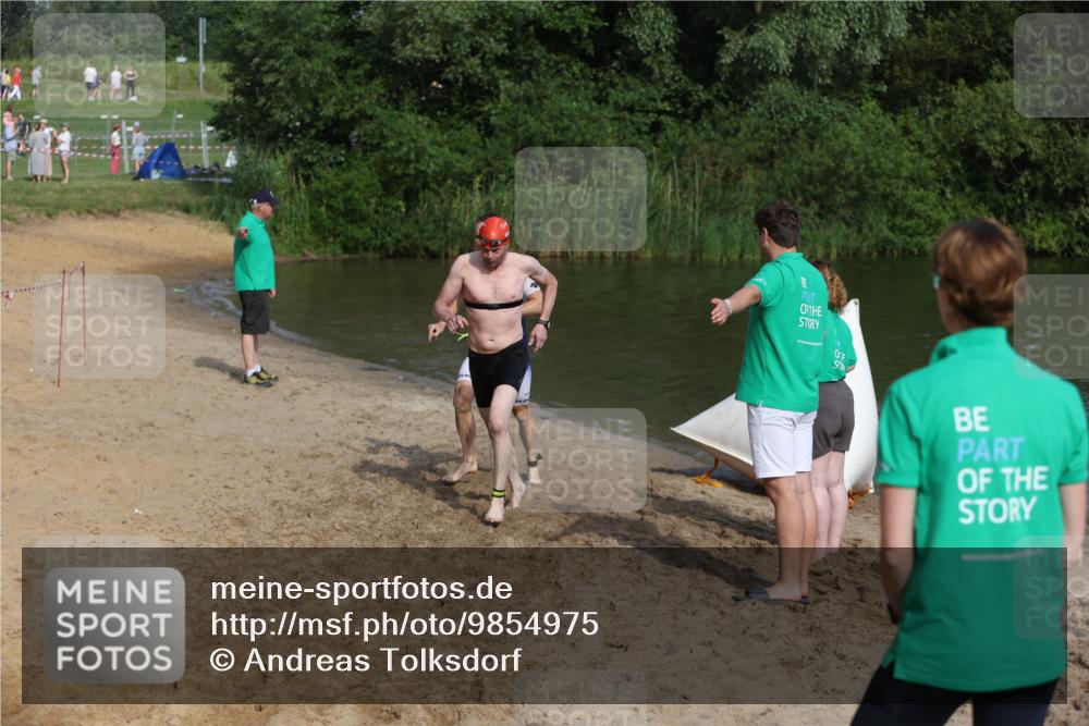 21.06.2026 - 29. Vierlanden-Triathlon Andreas Tolksdorf http://msf.ph/oto/9854975 21.06.2026 08:50:25 Schwimmen 25, 101, 156 meine-sportfotos.de