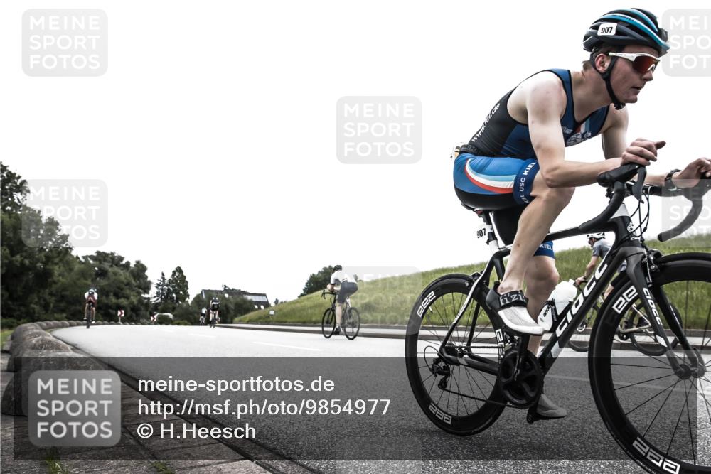 21.06.2026 - 29. Vierlanden-Triathlon H.Heesch http://msf.ph/oto/9854977 21.06.2026 12:08:08 Radfahren 884, 907, 981 meine-sportfotos.de