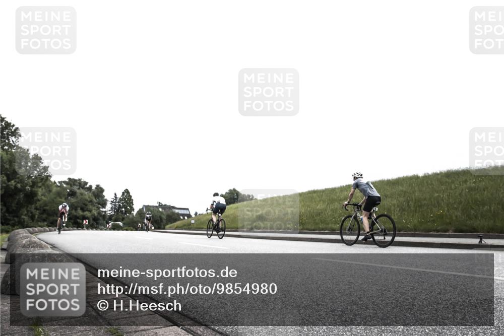 21.06.2026 - 29. Vierlanden-Triathlon H.Heesch http://msf.ph/oto/9854980 21.06.2026 12:08:08 Radfahren 884, 907, 981 meine-sportfotos.de