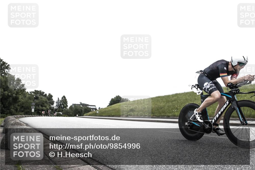 21.06.2026 - 29. Vierlanden-Triathlon H.Heesch http://msf.ph/oto/9854996 21.06.2026 12:09:00 Radfahren 932, 940 meine-sportfotos.de