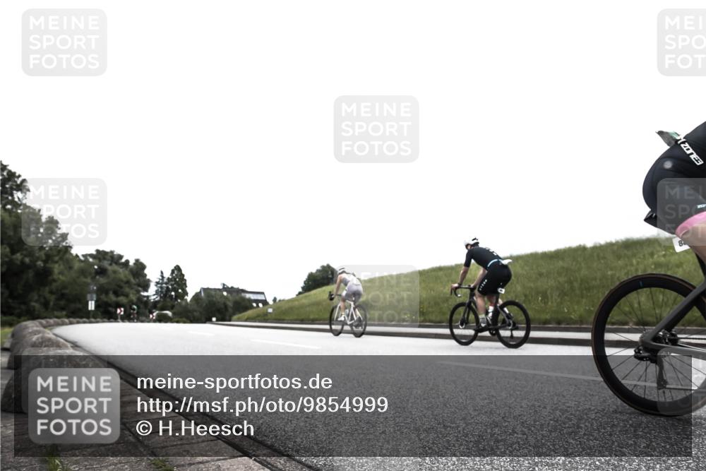 21.06.2026 - 29. Vierlanden-Triathlon H.Heesch http://msf.ph/oto/9854999 21.06.2026 12:09:14 Radfahren 883 meine-sportfotos.de