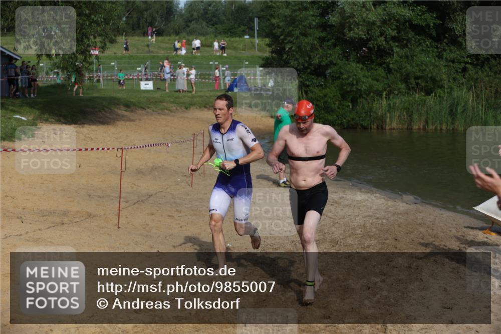 21.06.2026 - 29. Vierlanden-Triathlon Andreas Tolksdorf http://msf.ph/oto/9855007 21.06.2026 08:50:26 Schwimmen 25, 101, 156 meine-sportfotos.de