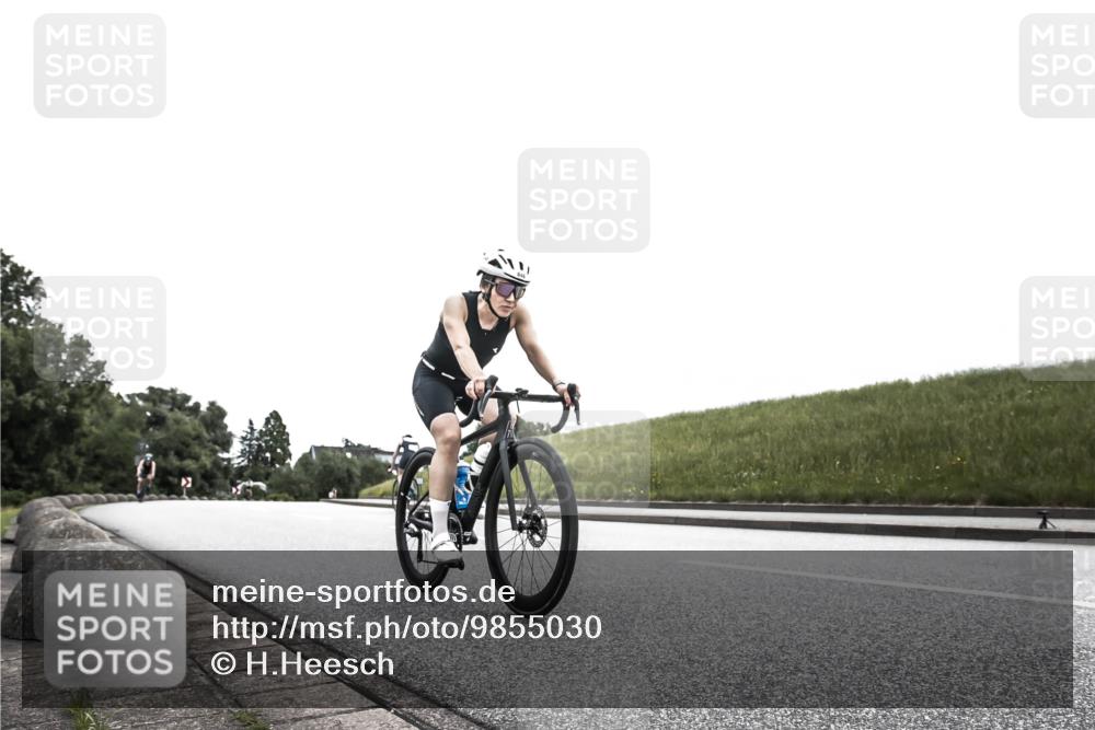 21.06.2026 - 29. Vierlanden-Triathlon H.Heesch http://msf.ph/oto/9855030 21.06.2026 12:11:34 Radfahren 230, 846, 859, 870 meine-sportfotos.de