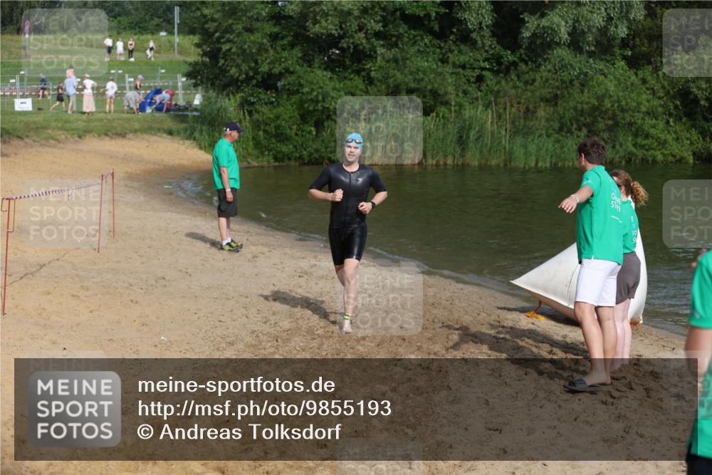 21.06.2026 - 29. Vierlanden-Triathlon Andreas Tolksdorf http://msf.ph/oto/9855193 21.06.2026 08:51:04 Schwimmen 68, 71 meine-sportfotos.de