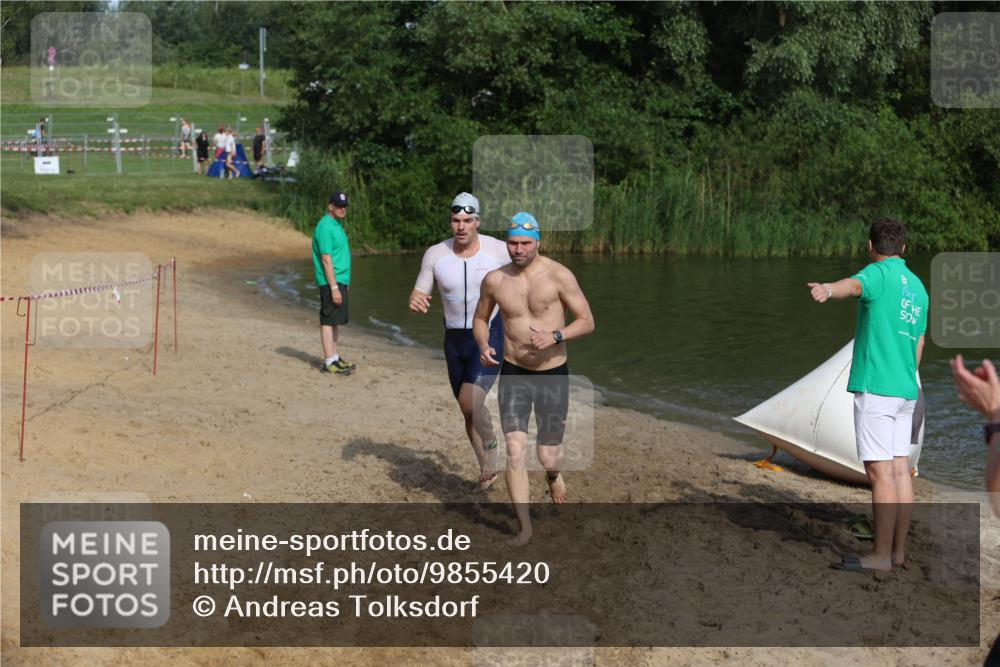 21.06.2026 - 29. Vierlanden-Triathlon Andreas Tolksdorf http://msf.ph/oto/9855420 21.06.2026 08:52:13 Schwimmen 5, 33, 58, 171, 181 meine-sportfotos.de