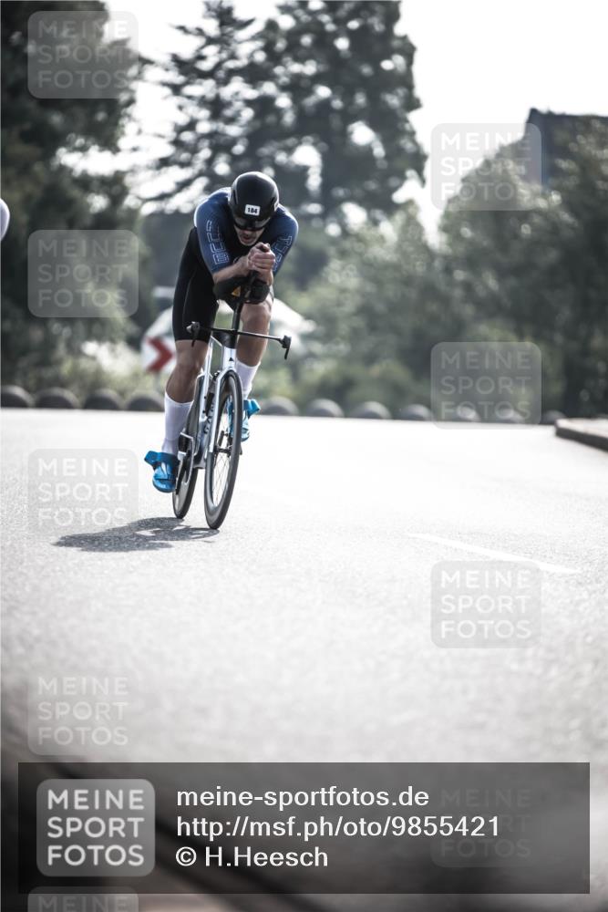 21.06.2026 - 29. Vierlanden-Triathlon H.Heesch http://msf.ph/oto/9855421 21.06.2026 08:52:42 Radfahren 154, 184 meine-sportfotos.de