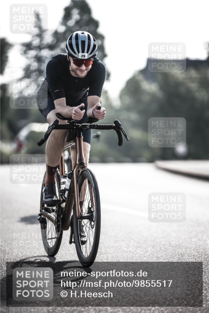 21.06.2026 - 29. Vierlanden-Triathlon H.Heesch http://msf.ph/oto/9855517 21.06.2026 08:53:46 Radfahren 4, 29, 112 meine-sportfotos.de
