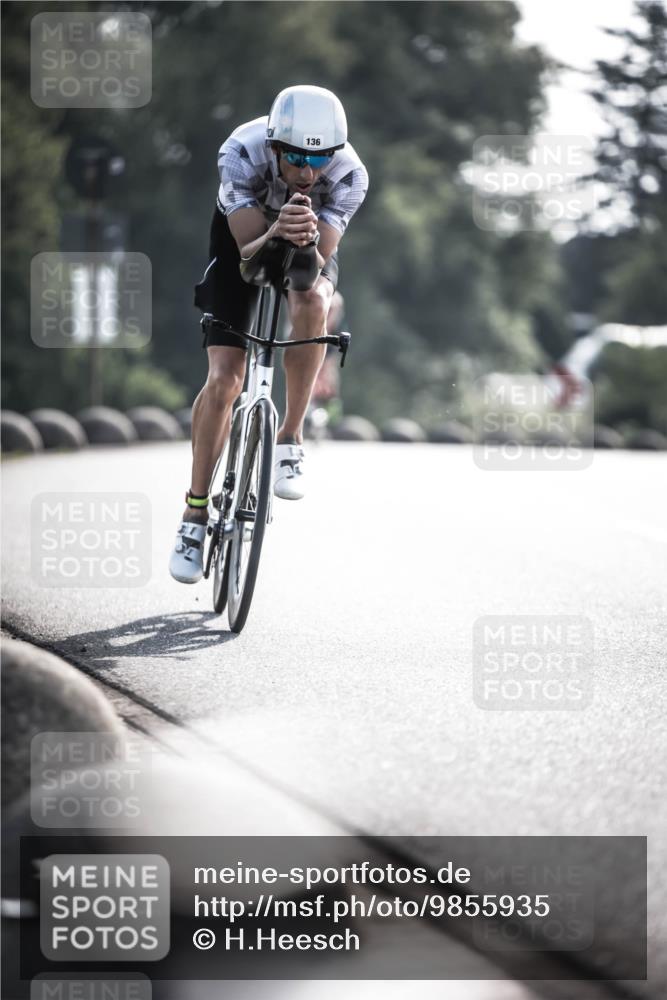 21.06.2026 - 29. Vierlanden-Triathlon H.Heesch http://msf.ph/oto/9855935 21.06.2026 08:57:01 Radfahren 118, 136 meine-sportfotos.de