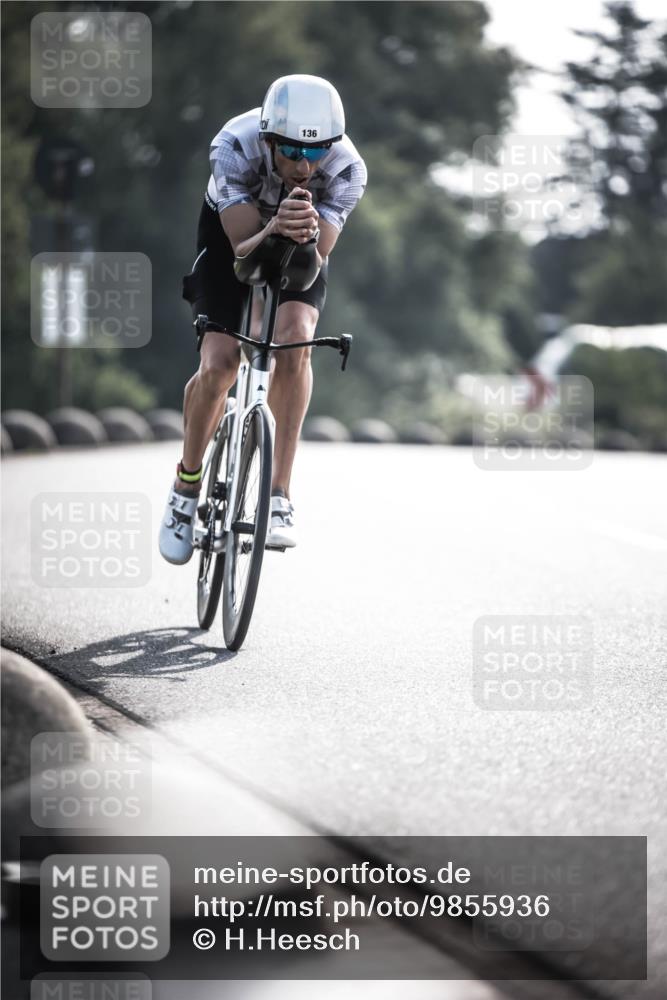 21.06.2026 - 29. Vierlanden-Triathlon H.Heesch http://msf.ph/oto/9855936 21.06.2026 08:57:01 Radfahren 118, 136 meine-sportfotos.de