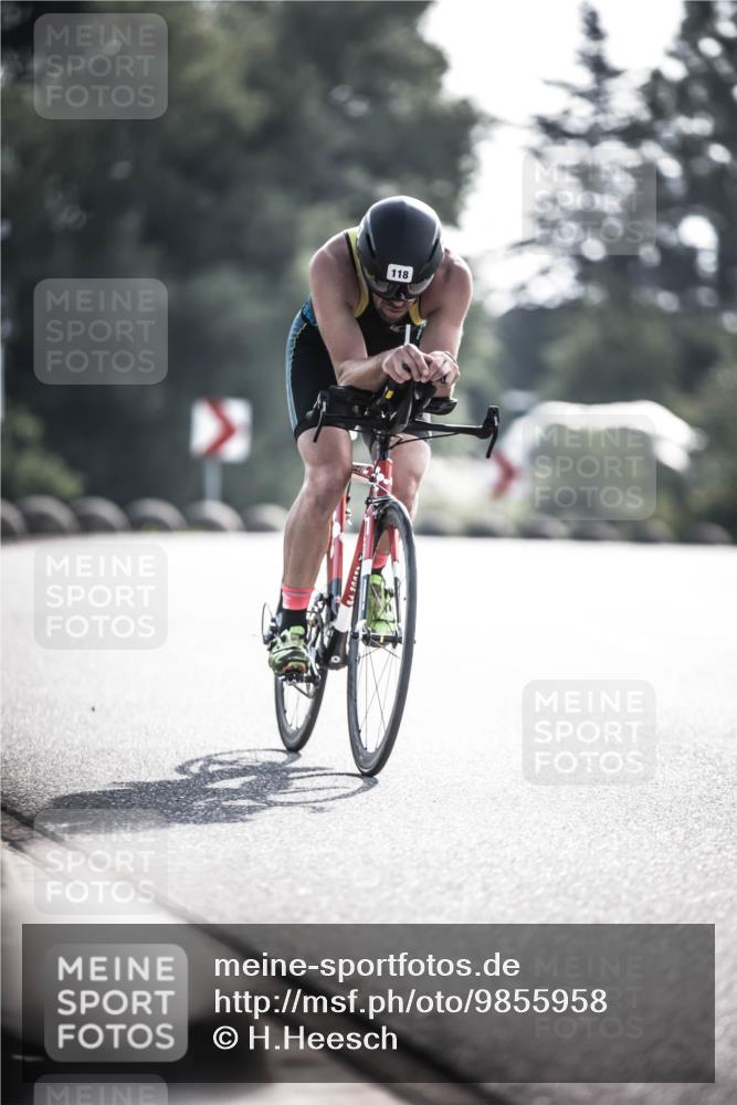 21.06.2026 - 29. Vierlanden-Triathlon H.Heesch http://msf.ph/oto/9855958 21.06.2026 08:57:04 Radfahren 118, 136 meine-sportfotos.de