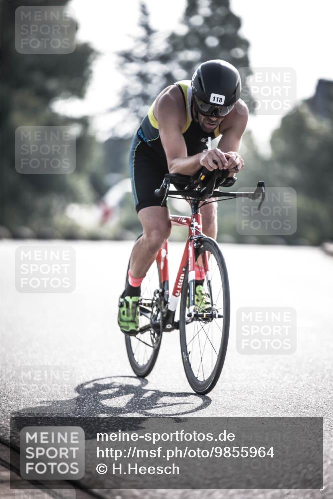21.06.2026 - 29. Vierlanden-Triathlon H.Heesch http://msf.ph/oto/9855964 21.06.2026 08:57:04 Radfahren 118, 136 meine-sportfotos.de