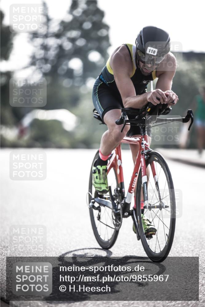 21.06.2026 - 29. Vierlanden-Triathlon H.Heesch http://msf.ph/oto/9855967 21.06.2026 08:57:04 Radfahren 118, 136 meine-sportfotos.de