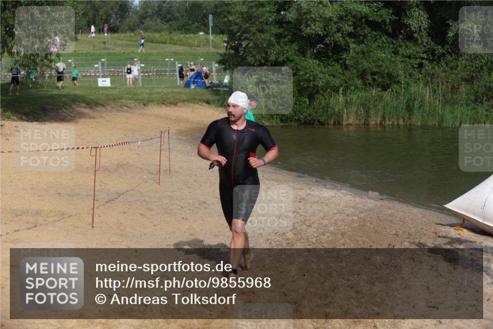 21.06.2026 - 29. Vierlanden-Triathlon Andreas Tolksdorf http://msf.ph/oto/9855968 21.06.2026 08:54:20 Schwimmen 93, 213 meine-sportfotos.de