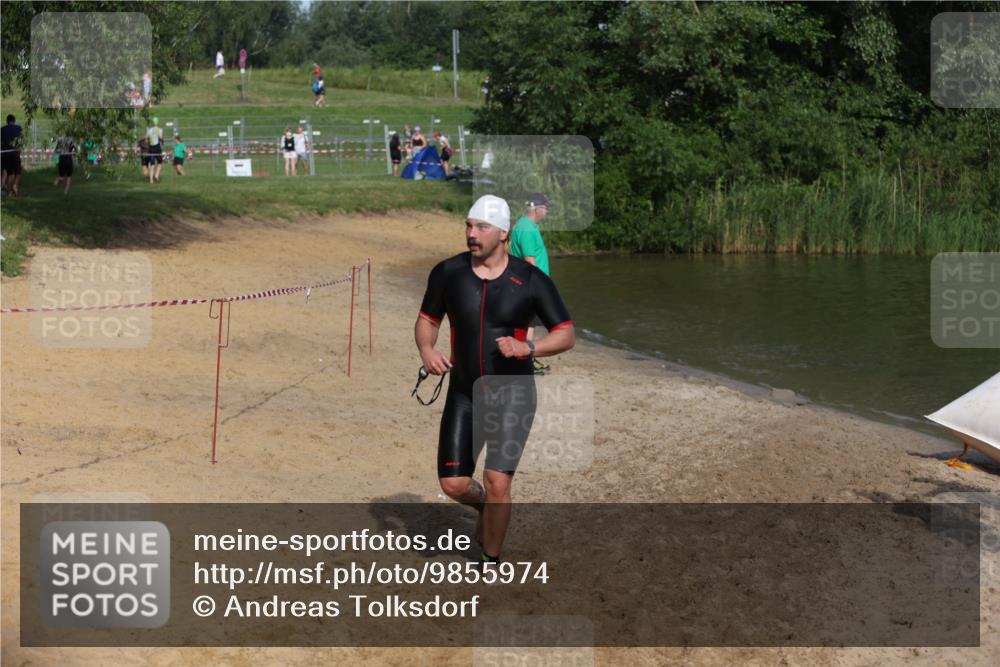 21.06.2026 - 29. Vierlanden-Triathlon Andreas Tolksdorf http://msf.ph/oto/9855974 21.06.2026 08:54:20 Schwimmen 93, 213 meine-sportfotos.de