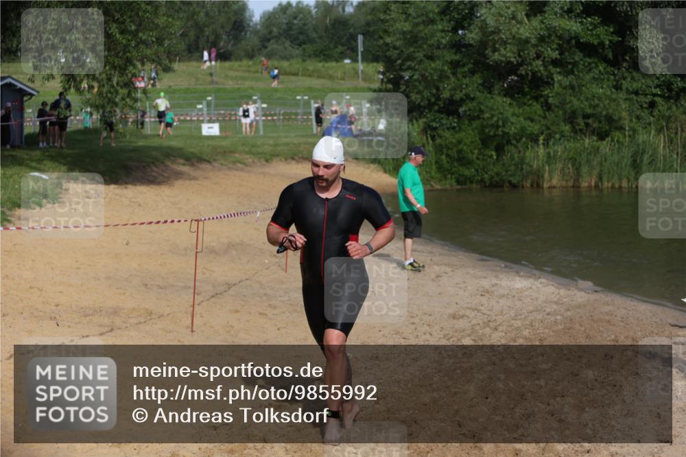 21.06.2026 - 29. Vierlanden-Triathlon Andreas Tolksdorf http://msf.ph/oto/9855992 21.06.2026 08:54:20 Schwimmen 93, 213 meine-sportfotos.de