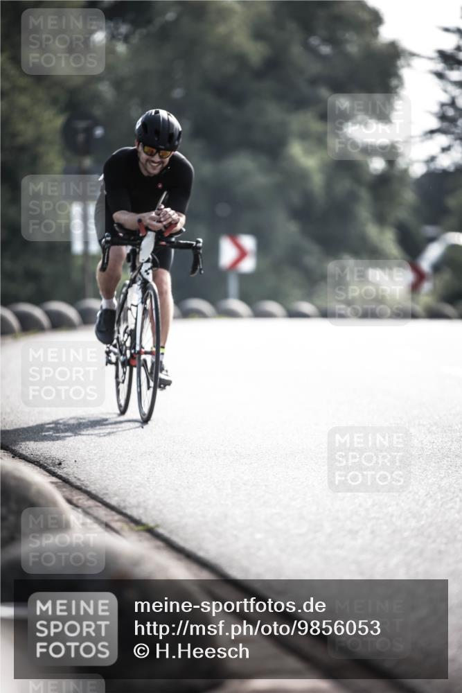 21.06.2026 - 29. Vierlanden-Triathlon H.Heesch http://msf.ph/oto/9856053 21.06.2026 08:58:02 Radfahren 40, 90 meine-sportfotos.de