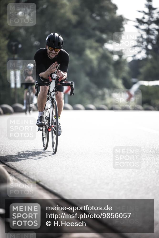 21.06.2026 - 29. Vierlanden-Triathlon H.Heesch http://msf.ph/oto/9856057 21.06.2026 08:58:02 Radfahren 40, 90 meine-sportfotos.de