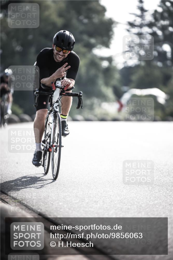21.06.2026 - 29. Vierlanden-Triathlon H.Heesch http://msf.ph/oto/9856063 21.06.2026 08:58:02 Radfahren 40, 90 meine-sportfotos.de