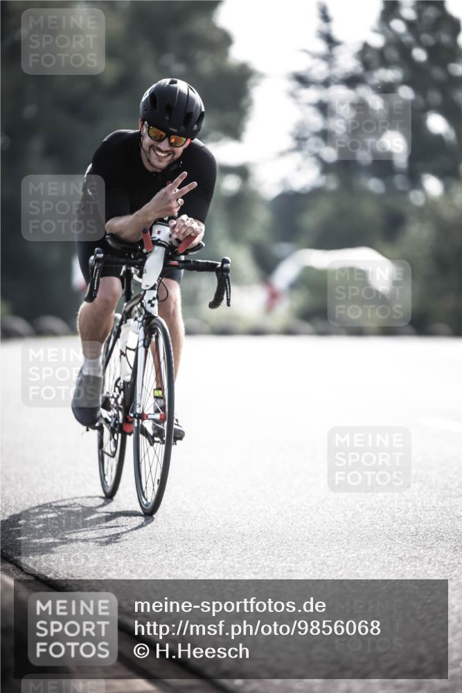 21.06.2026 - 29. Vierlanden-Triathlon H.Heesch http://msf.ph/oto/9856068 21.06.2026 08:58:03 Radfahren 40, 90 meine-sportfotos.de