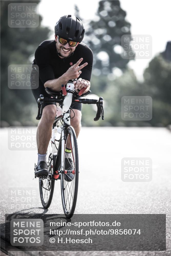 21.06.2026 - 29. Vierlanden-Triathlon H.Heesch http://msf.ph/oto/9856074 21.06.2026 08:58:03 Radfahren 40, 90 meine-sportfotos.de