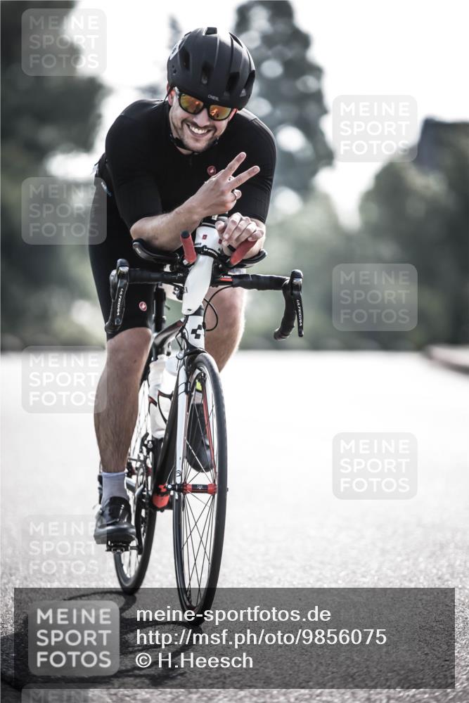 21.06.2026 - 29. Vierlanden-Triathlon H.Heesch http://msf.ph/oto/9856075 21.06.2026 08:58:03 Radfahren 40, 90 meine-sportfotos.de