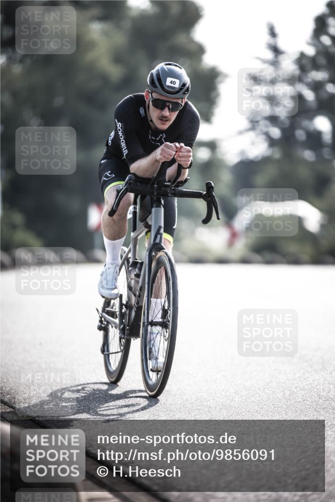 21.06.2026 - 29. Vierlanden-Triathlon H.Heesch http://msf.ph/oto/9856091 21.06.2026 08:58:06 Radfahren 40, 90 meine-sportfotos.de