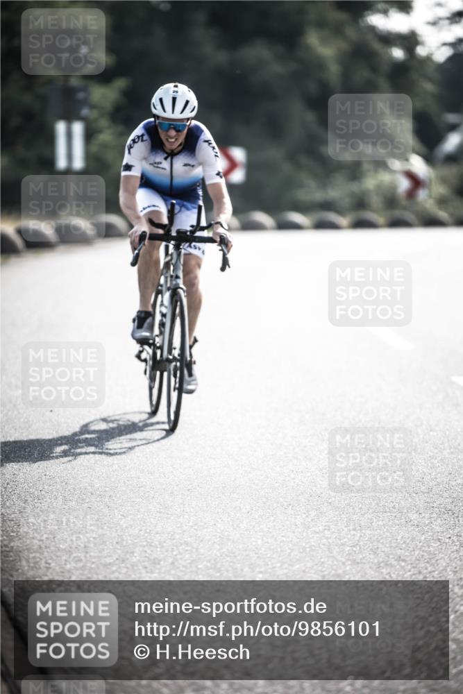 21.06.2026 - 29. Vierlanden-Triathlon H.Heesch http://msf.ph/oto/9856101 21.06.2026 08:58:24 Radfahren 25, 175 meine-sportfotos.de