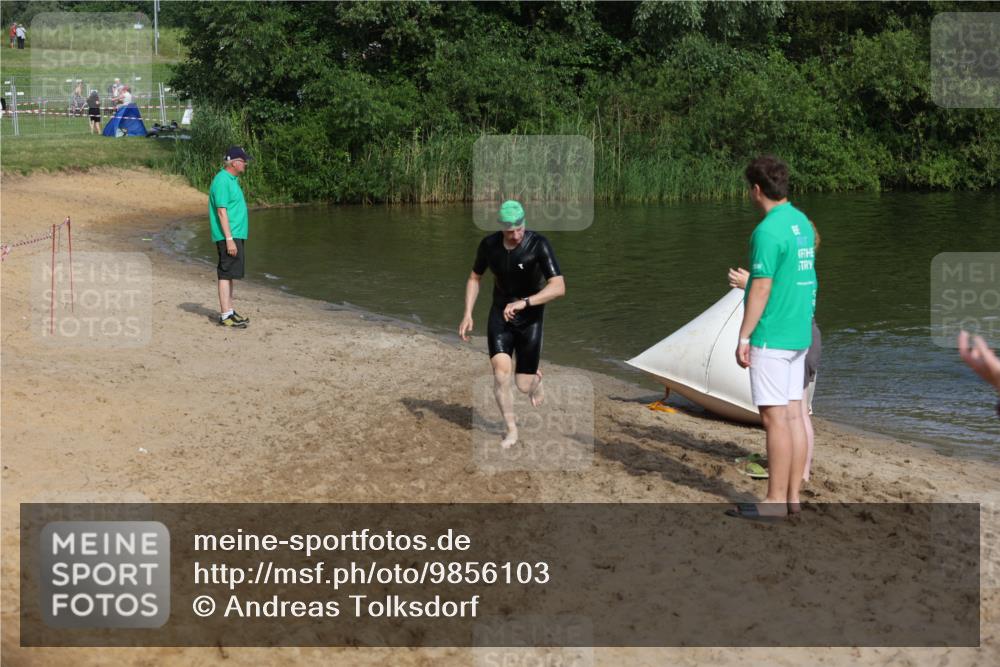 21.06.2026 - 29. Vierlanden-Triathlon Andreas Tolksdorf http://msf.ph/oto/9856103 21.06.2026 08:55:40 Schwimmen 94, 191 meine-sportfotos.de