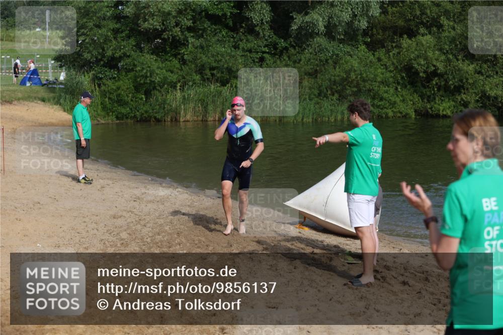 21.06.2026 - 29. Vierlanden-Triathlon Andreas Tolksdorf http://msf.ph/oto/9856137 21.06.2026 08:55:47 Schwimmen 87, 94 meine-sportfotos.de