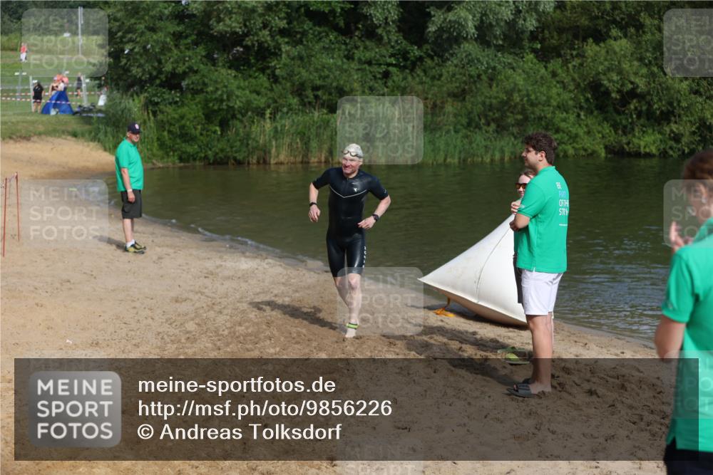 21.06.2026 - 29. Vierlanden-Triathlon Andreas Tolksdorf http://msf.ph/oto/9856226 21.06.2026 08:55:59 Schwimmen 87, 138 meine-sportfotos.de