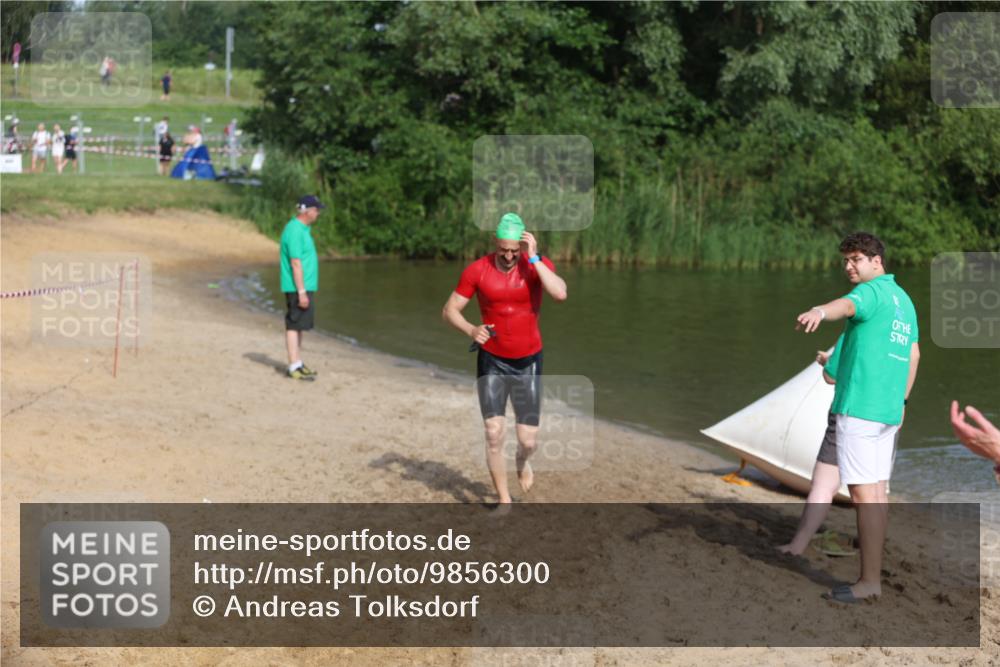 21.06.2026 - 29. Vierlanden-Triathlon Andreas Tolksdorf http://msf.ph/oto/9856300 21.06.2026 08:56:17 Schwimmen 121 meine-sportfotos.de