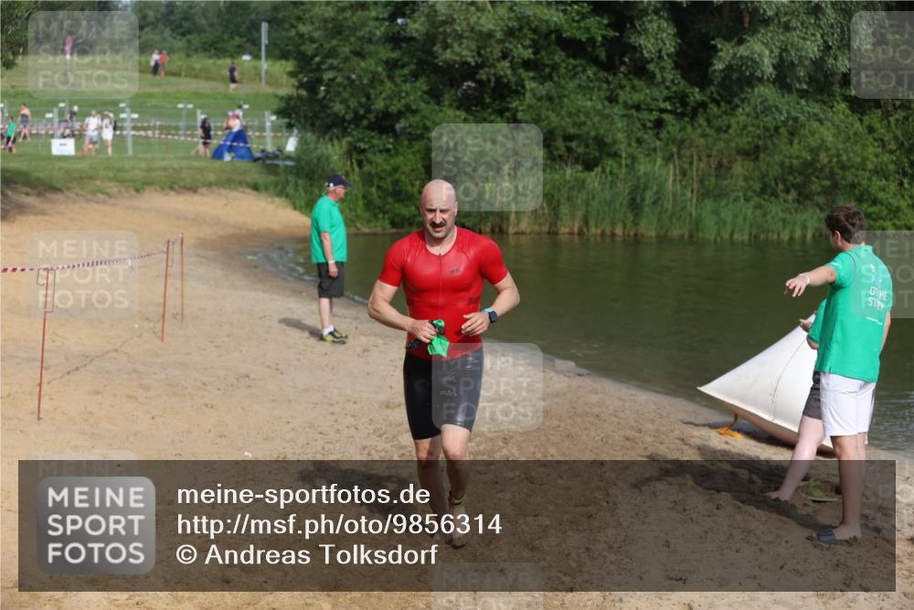 21.06.2026 - 29. Vierlanden-Triathlon Andreas Tolksdorf http://msf.ph/oto/9856314 21.06.2026 08:56:19 Schwimmen 121 meine-sportfotos.de