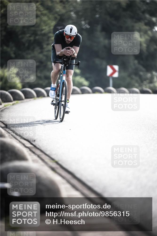 21.06.2026 - 29. Vierlanden-Triathlon H.Heesch http://msf.ph/oto/9856315 21.06.2026 08:59:48 Radfahren 135 meine-sportfotos.de