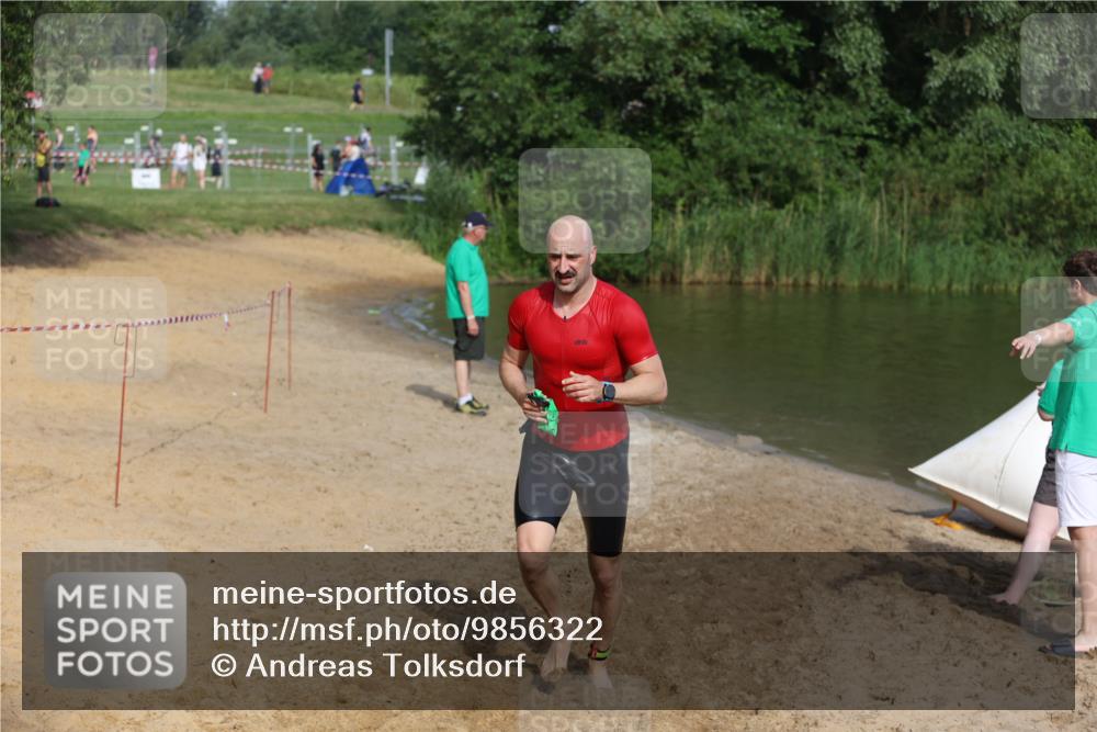 21.06.2026 - 29. Vierlanden-Triathlon Andreas Tolksdorf http://msf.ph/oto/9856322 21.06.2026 08:56:19 Schwimmen 121 meine-sportfotos.de