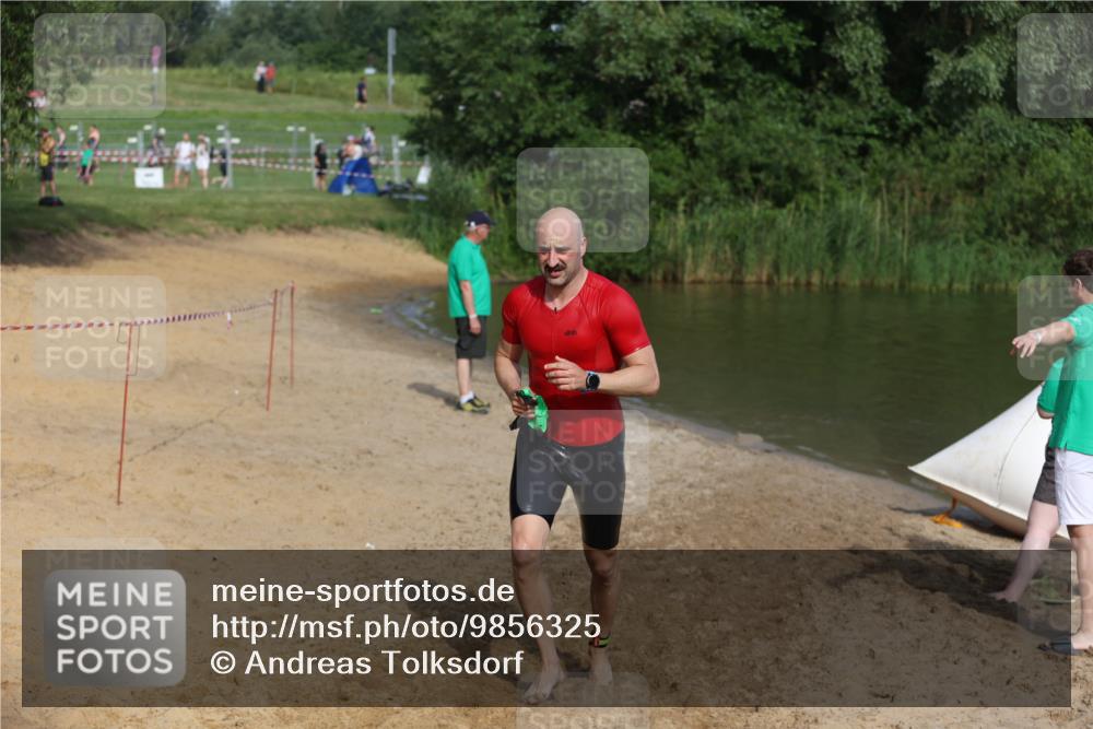 21.06.2026 - 29. Vierlanden-Triathlon Andreas Tolksdorf http://msf.ph/oto/9856325 21.06.2026 08:56:19 Schwimmen 121 meine-sportfotos.de