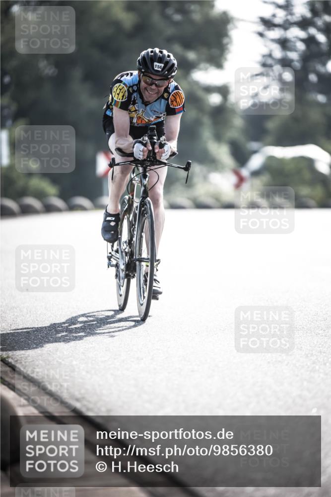 21.06.2026 - 29. Vierlanden-Triathlon H.Heesch http://msf.ph/oto/9856380 21.06.2026 09:00:35 Radfahren 48, 156 meine-sportfotos.de