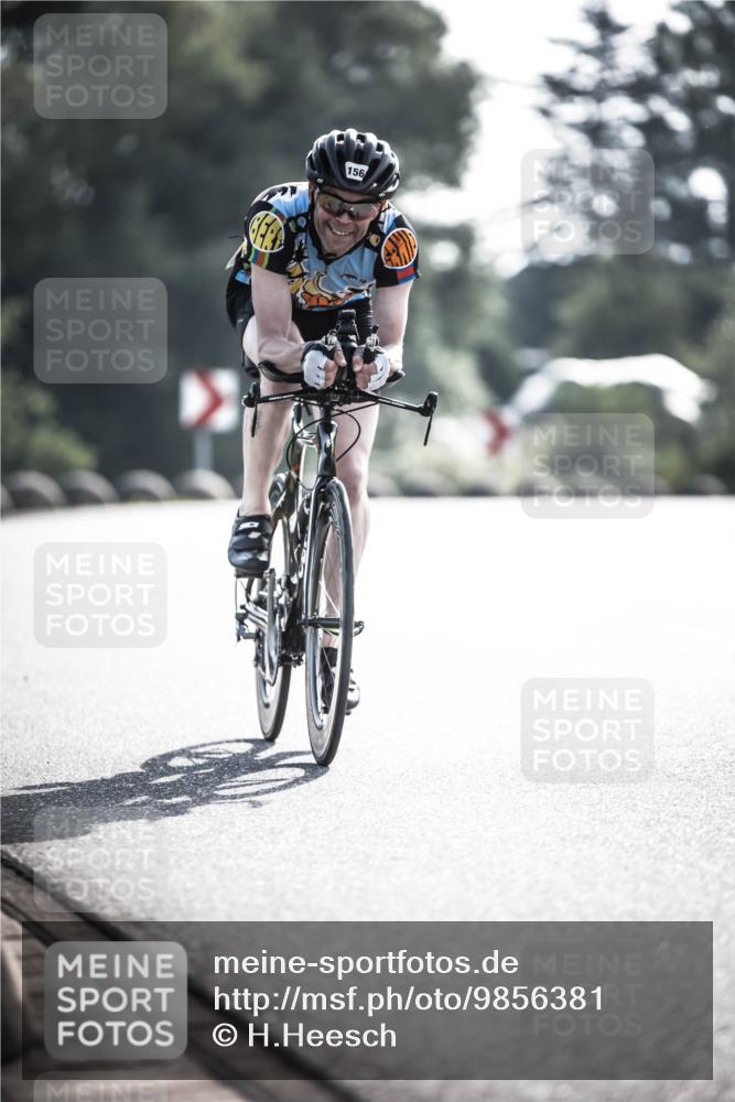 21.06.2026 - 29. Vierlanden-Triathlon H.Heesch http://msf.ph/oto/9856381 21.06.2026 09:00:35 Radfahren 48, 156 meine-sportfotos.de