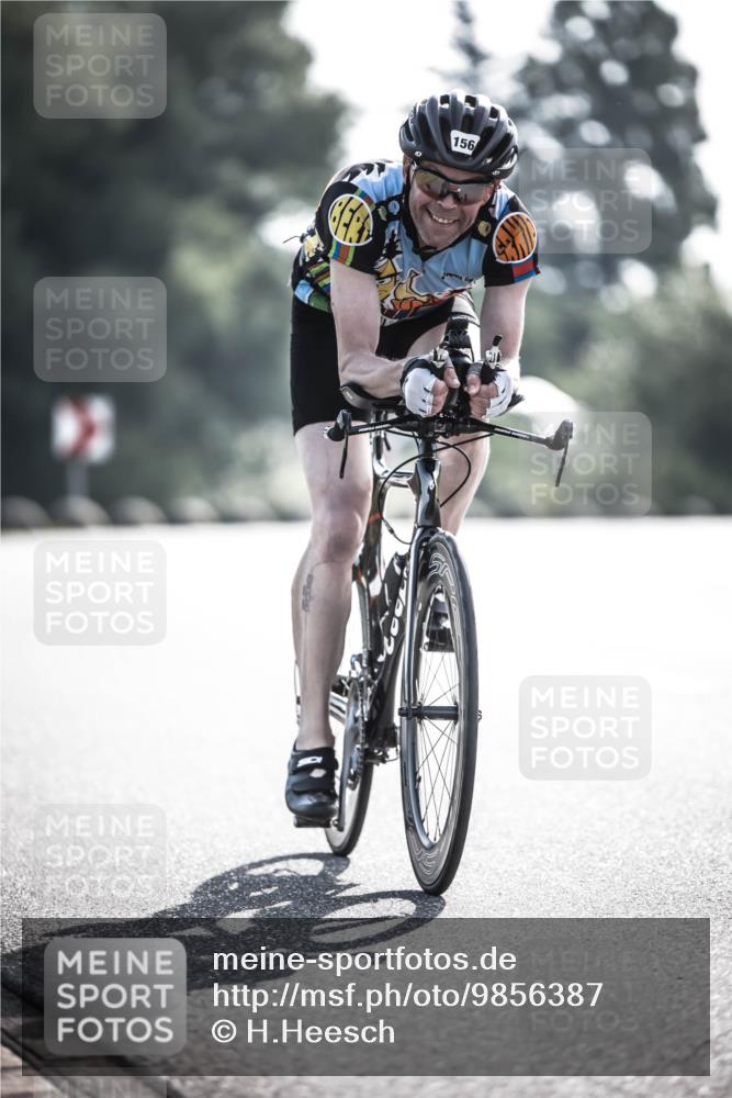 21.06.2026 - 29. Vierlanden-Triathlon H.Heesch http://msf.ph/oto/9856387 21.06.2026 09:00:35 Radfahren 48, 156 meine-sportfotos.de