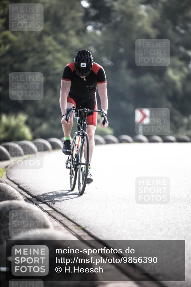 21.06.2026 - 29. Vierlanden-Triathlon H.Heesch http://msf.ph/oto/9856390 21.06.2026 09:00:37 Radfahren 48, 156 meine-sportfotos.de