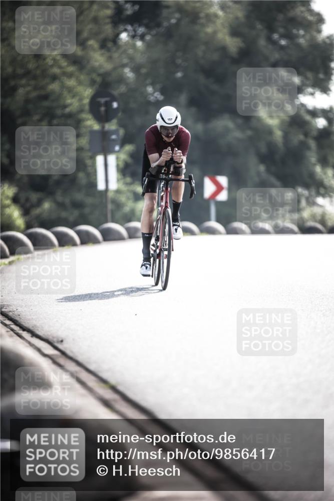 21.06.2026 - 29. Vierlanden-Triathlon H.Heesch http://msf.ph/oto/9856417 21.06.2026 09:00:48 Radfahren 157 meine-sportfotos.de